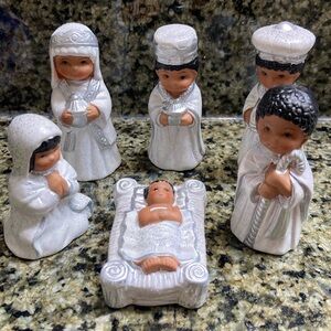 Giftco Ceramic Nativity 6 piece set White Silver trim